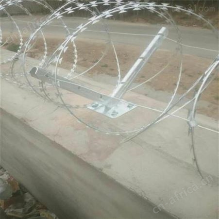 果园刀片刺绳网铁路刀刺滚笼墙头网