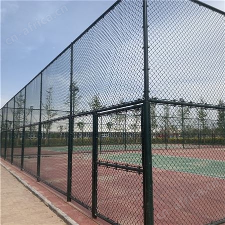 华丽体育学校篮球场围栏 包塑铁丝球场围网 屋顶钢丝防护网 勾花道路护栏
