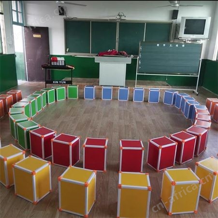 华丽体育厂家直售音乐凳 音乐教室六面体音乐凳中小学校合唱舞台凳