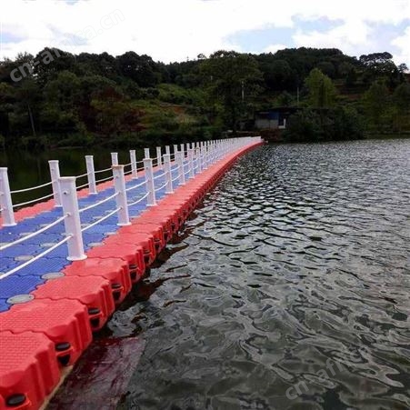 水上浮筒景区游泳池浮动码头水上大浮力塑料浮筒船只靠岸移动平台