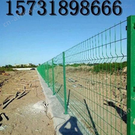 双边丝护栏网、公路护栏网、折弯护栏网、围栏网 、圈地围网、绿防护网 浸塑护栏网